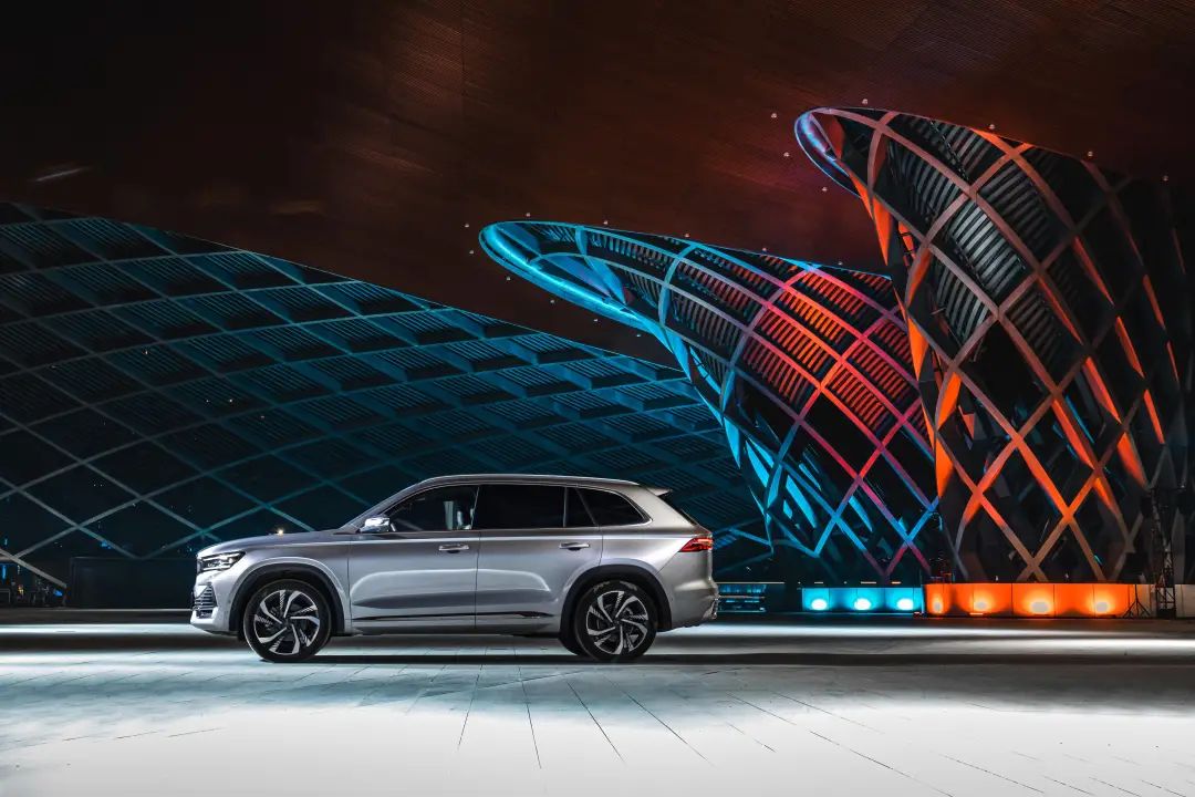 13万多起、全系2.0T、轴距超过2.8米，吉利星越L冲不冲？