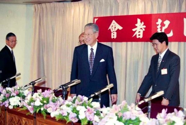 96年台海军演，少将刘连昆泄密，李登辉：大陆打