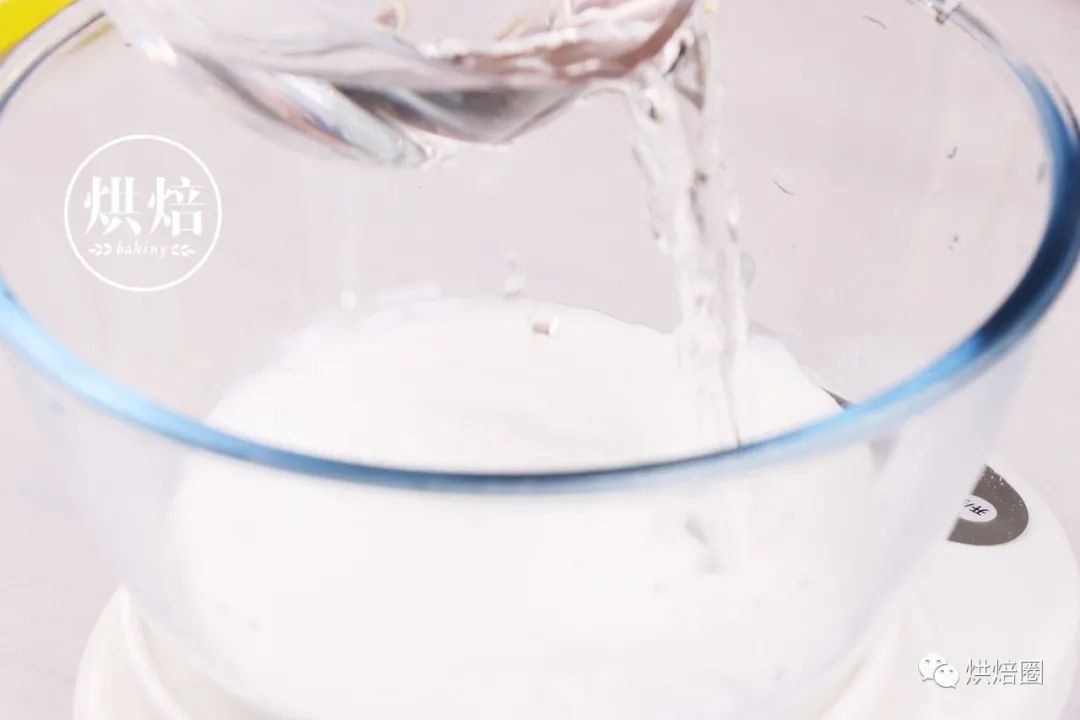 把西米整粒加入到木薯粉中蒸出來的糕好有嚼勁