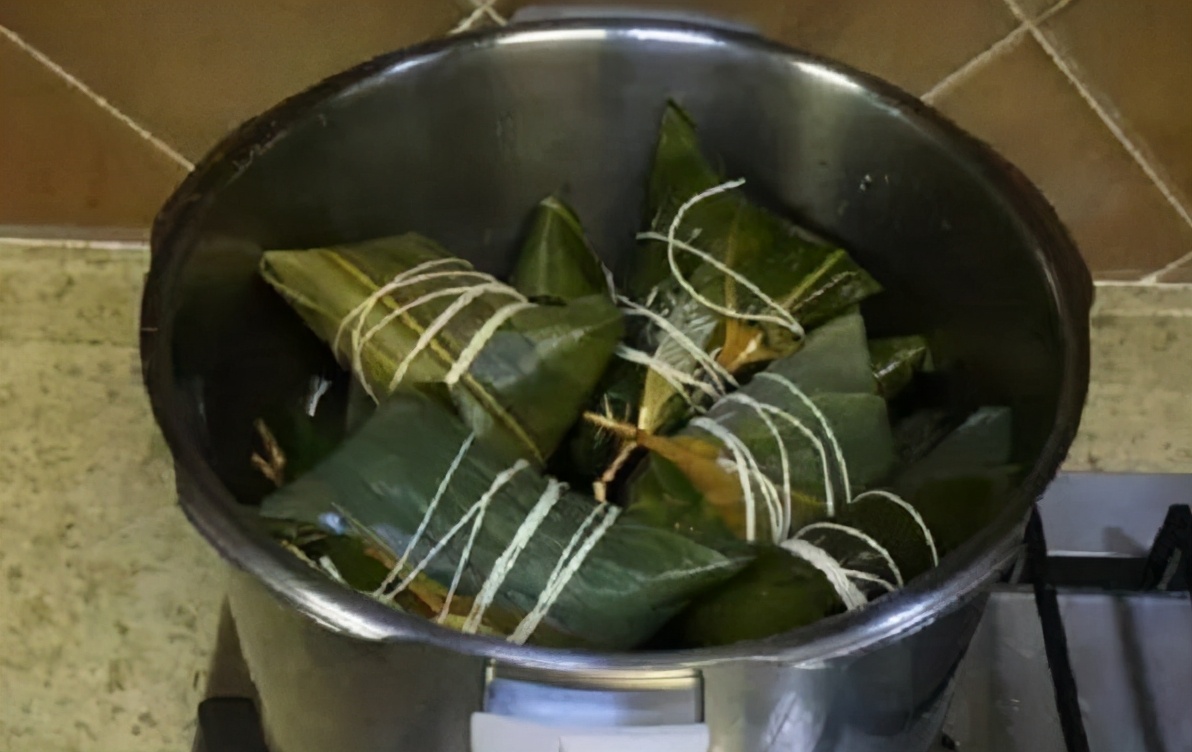 煮粽葉，冷水入鍋還是熱水入鍋？ 方法做對，粽葉韌性好，香味濃