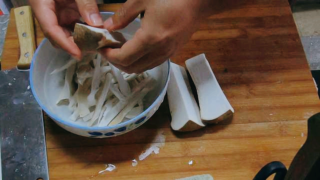 图片[5]-饭店招牌菜芹菜炒杏鲍菇做法？（带视频-起舞食谱网