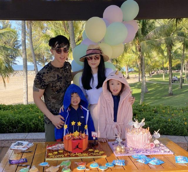 飞轮海出道十五周年，吴尊发文纪念，晒组合初期演出照回忆满满