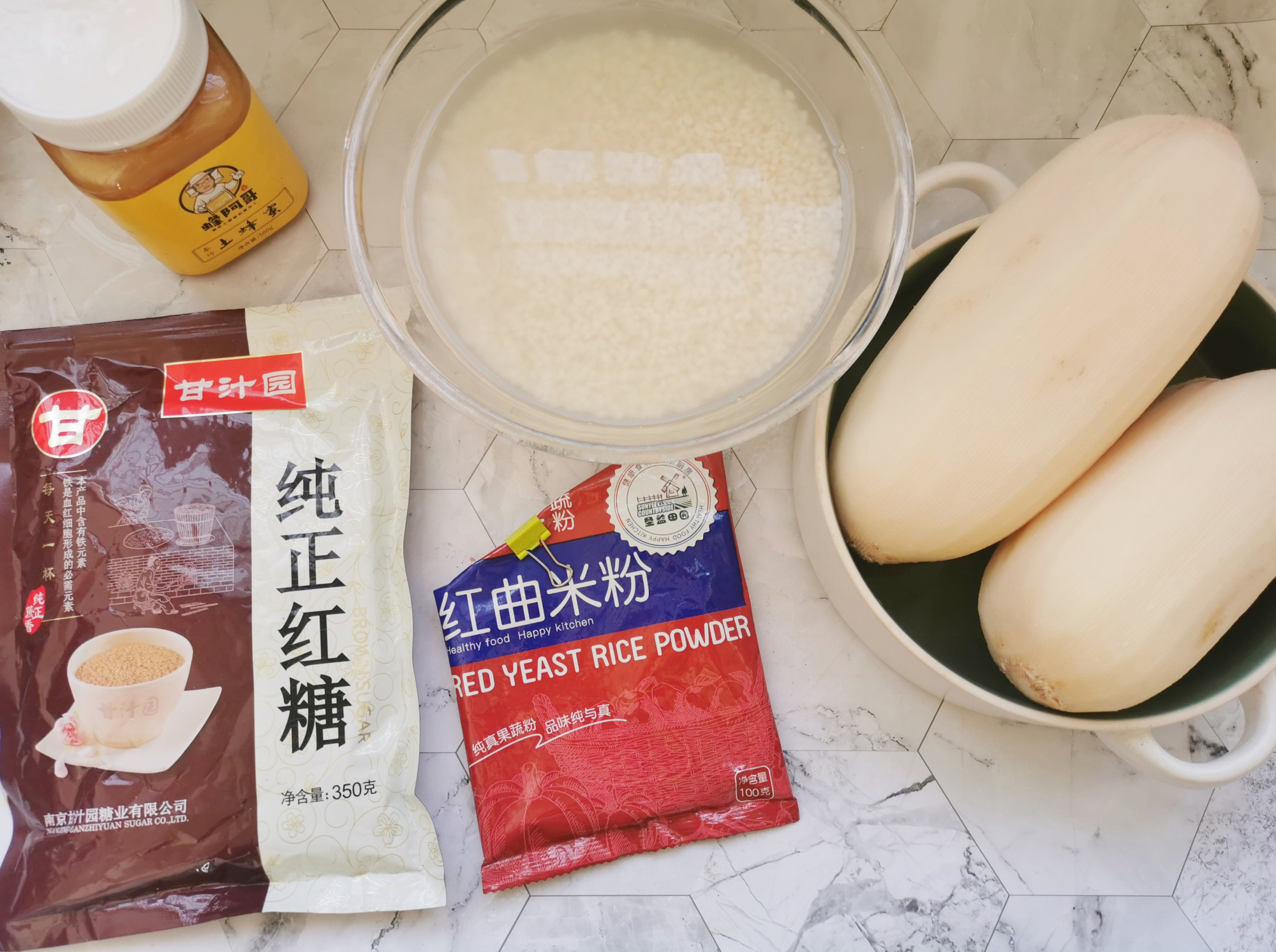 1碗糯米2根蓮藕，電飯鍋煮一煮，香甜軟糯吃不夠，比買的好吃