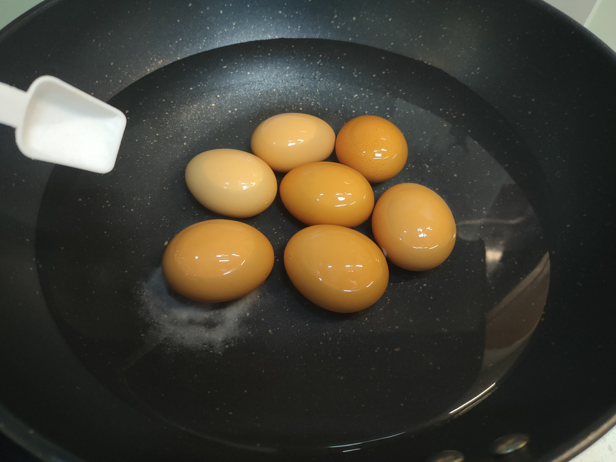 煮鸡蛋，时间短了蛋黄不熟、时间长了蛋黄发青，煮多长时间才合适