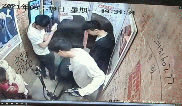 电梯吃人事件频发，被困电梯怎么办？关键时刻，记住这些能救命
