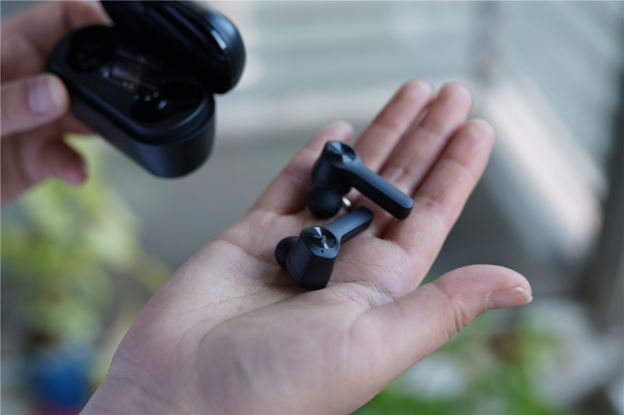 雷柏VM700蓝牙TWS背光游戏耳机光效和游戏更配哟