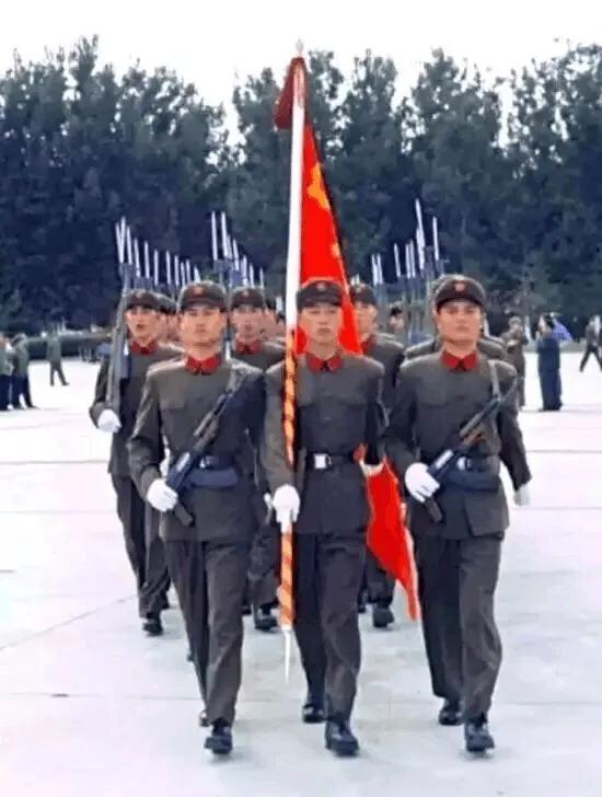 图片详解：建国以来，人民解放军经历的15次军服变迁发展历程
