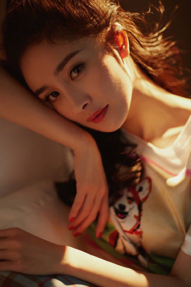 楊冪：穿什么都好看的娛樂圈恐怕也只有她了吧