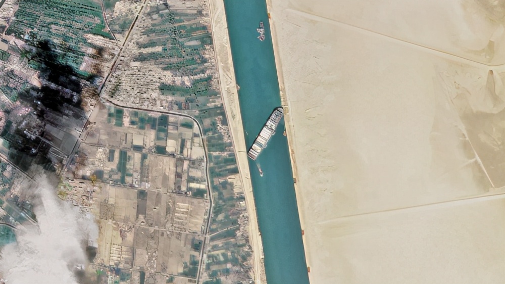 友誼小船說翻就翻！ 超級貨船堵塞埃及運河，台獨日本右翼互甩大鍋