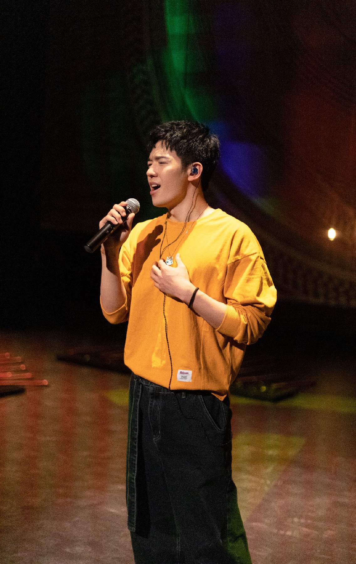 仝卓復出舞臺首次表演新專輯曲目《第11個故事》公益巡回成都站