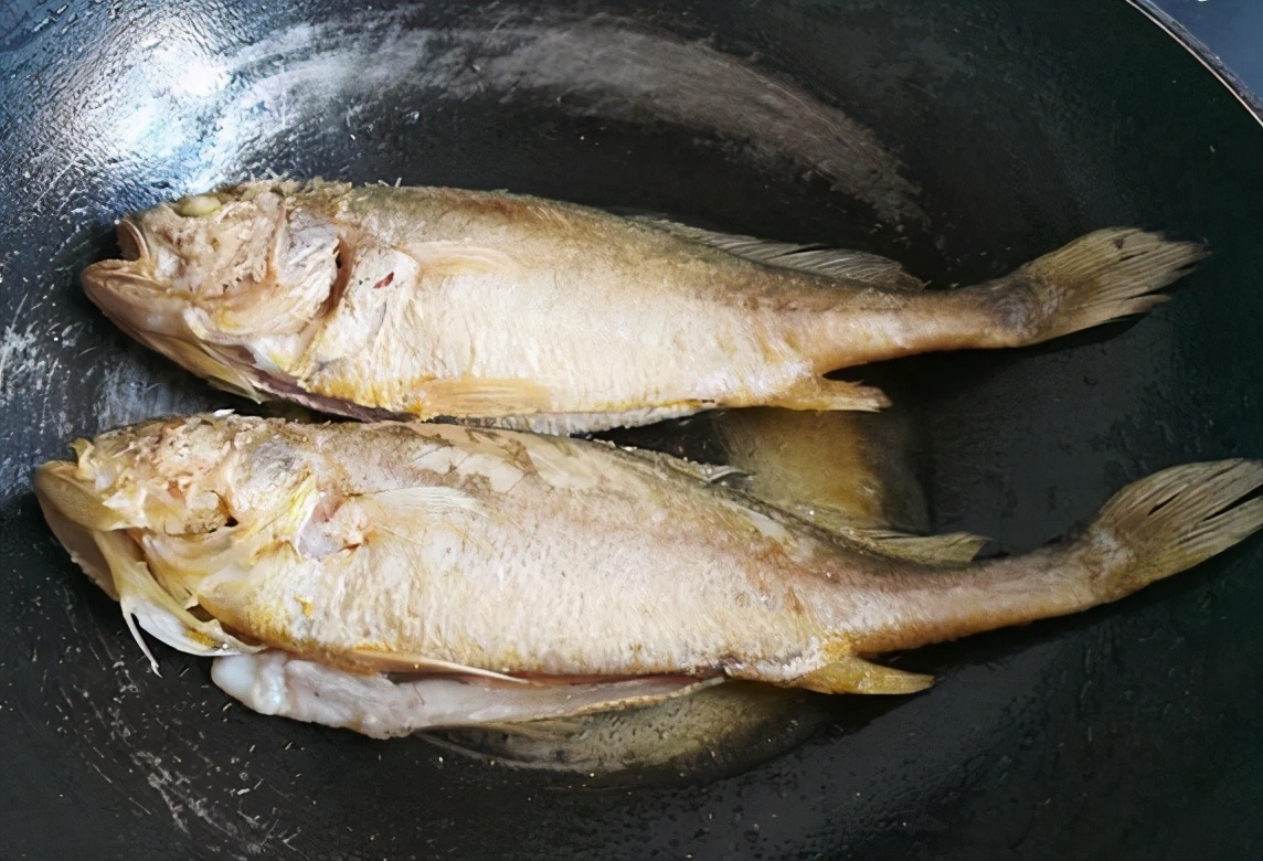 Fried fish always breaks the skin?  Learn 3 methods of frying fish, applicable to any fish, the skin is complete, the skin is fragrant and the meat is tender