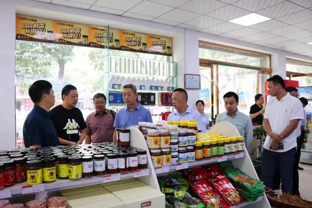 常州市农业农村考察团与汉滨签订农产品销售合作协议