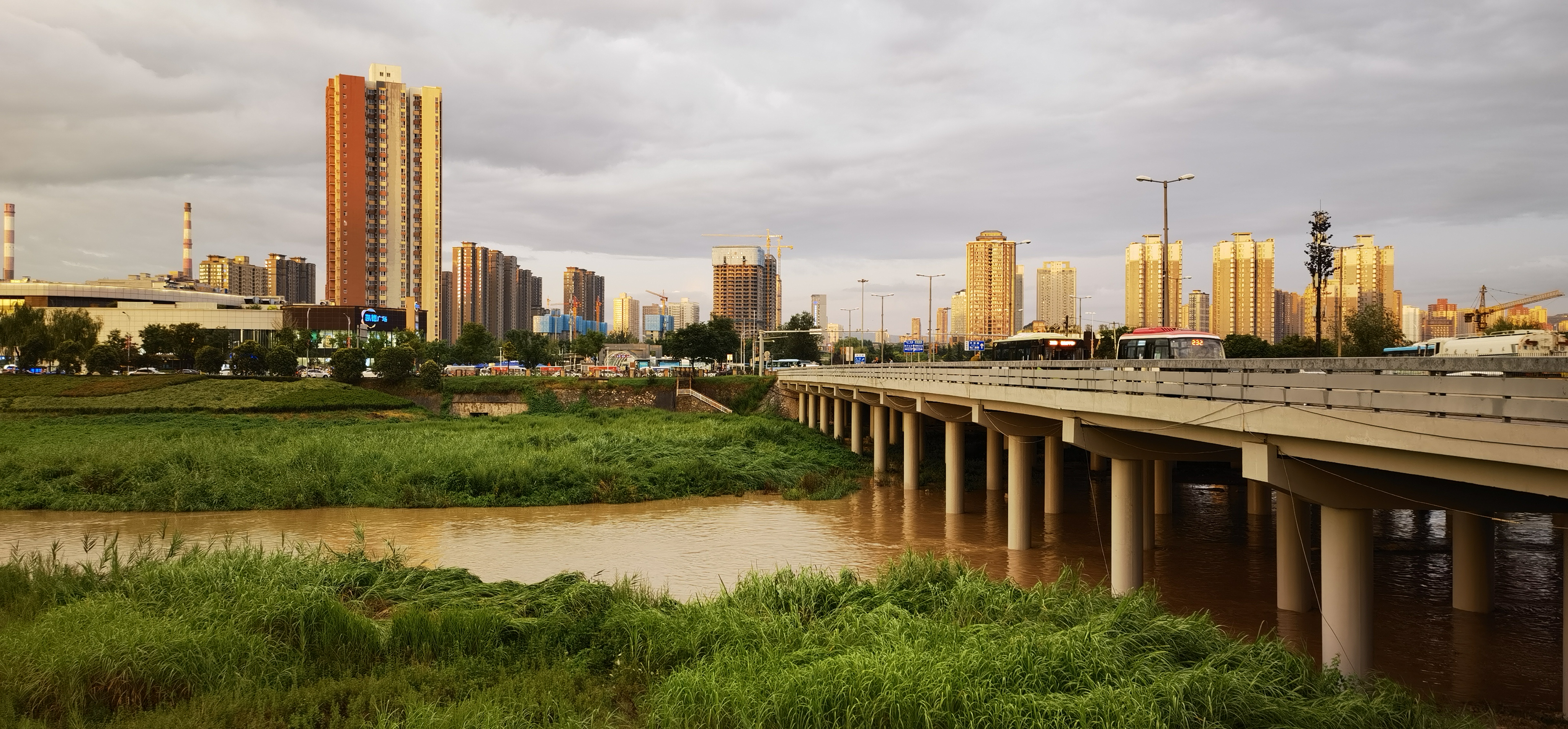 青悦读家住浐河边