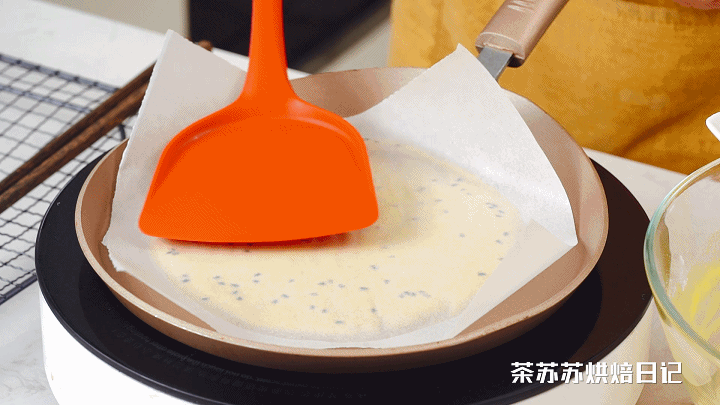 3個雞蛋加碗麵粉！ 攪和攪和，輕鬆一烙，酥脆的蛋捲就出來了