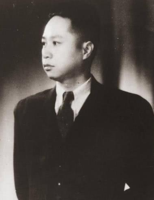 如果叶挺活到授衔时只有两种结果，要么挤进十大元帅，要么不授衔
