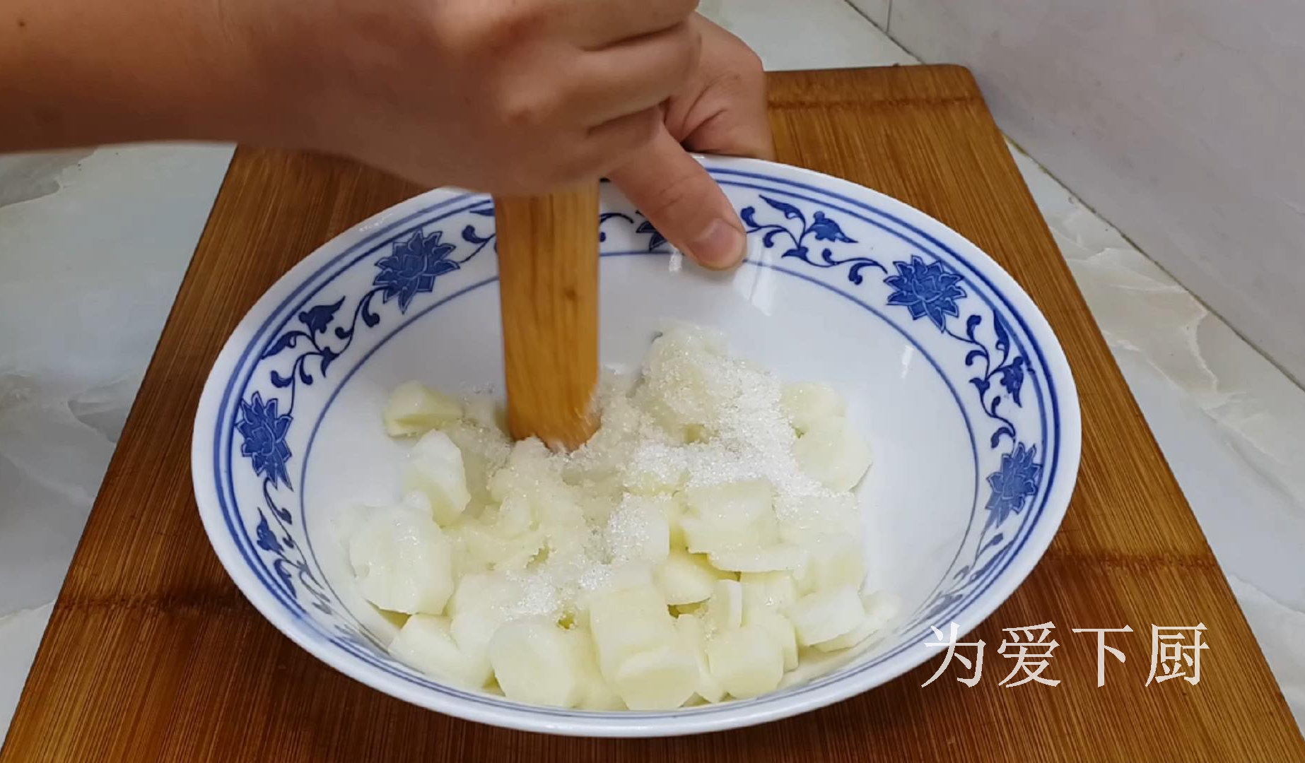 这山药做法太好吃了，锅里炸一下，外焦里软又空心，真的太香了