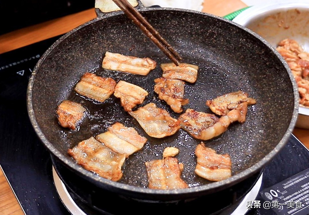 图片[8]-【煎肉片】做法步骤图 裹上生菜 焦香不腻又清脆-起舞食谱网