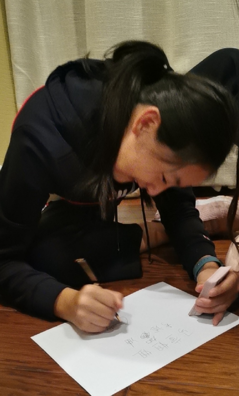 田亮一家四口旅游，12岁森碟暴风长高，身材健壮练出运动员身材