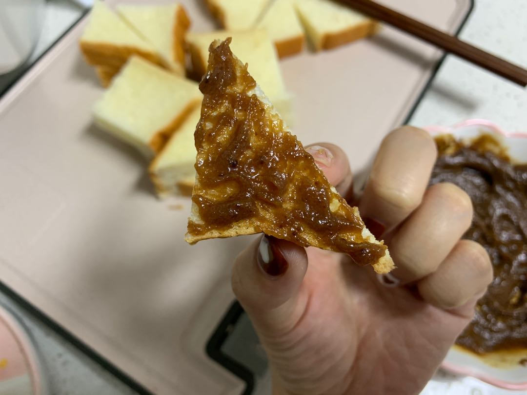 简单的吐司，不简单的吃法，咬一口咔嘣脆，吃一块就停不下来