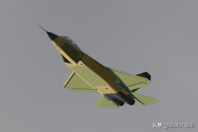 作为中国舰载机主力歼-15，属于世界先进舰载机吗？战力有多强？