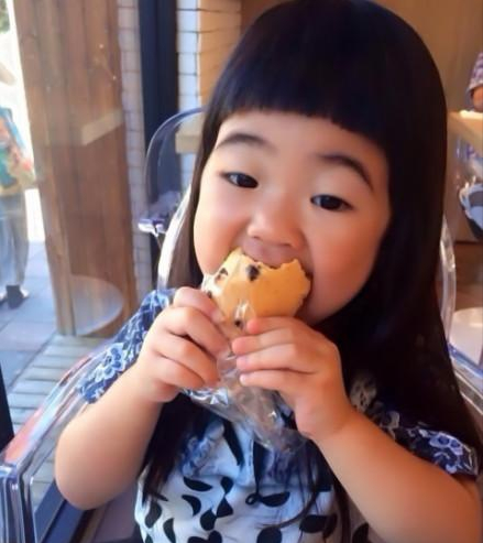 曹格一雙兒女整容式長大，兒子12歲帥成小硬漢，女兒大長腿吸睛