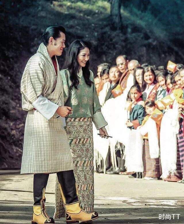 不丹最美王后！国王曾为她放弃“一夫多妻制”，有新欢后将她冷落