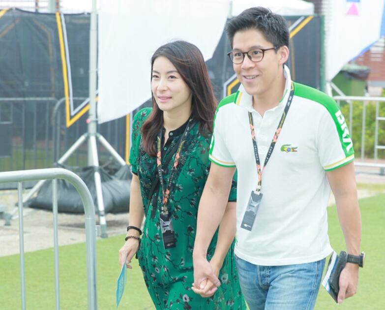 郭晶晶抵达东京！霍启刚深情发文：我会照顾好小孩，支持国家队