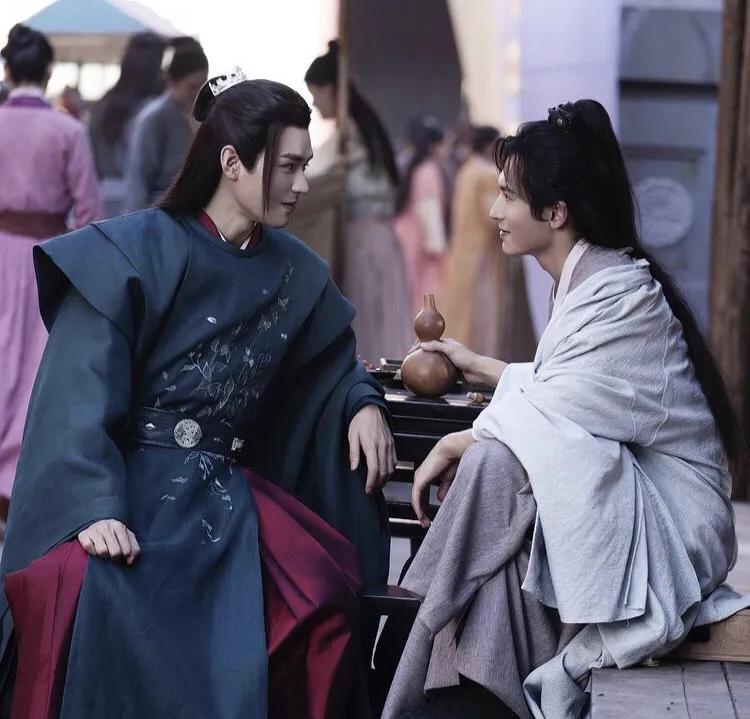 " the land of country makes " abroad heat sows: Two did not sow camera lens to pour out of greatly, english caption makes window