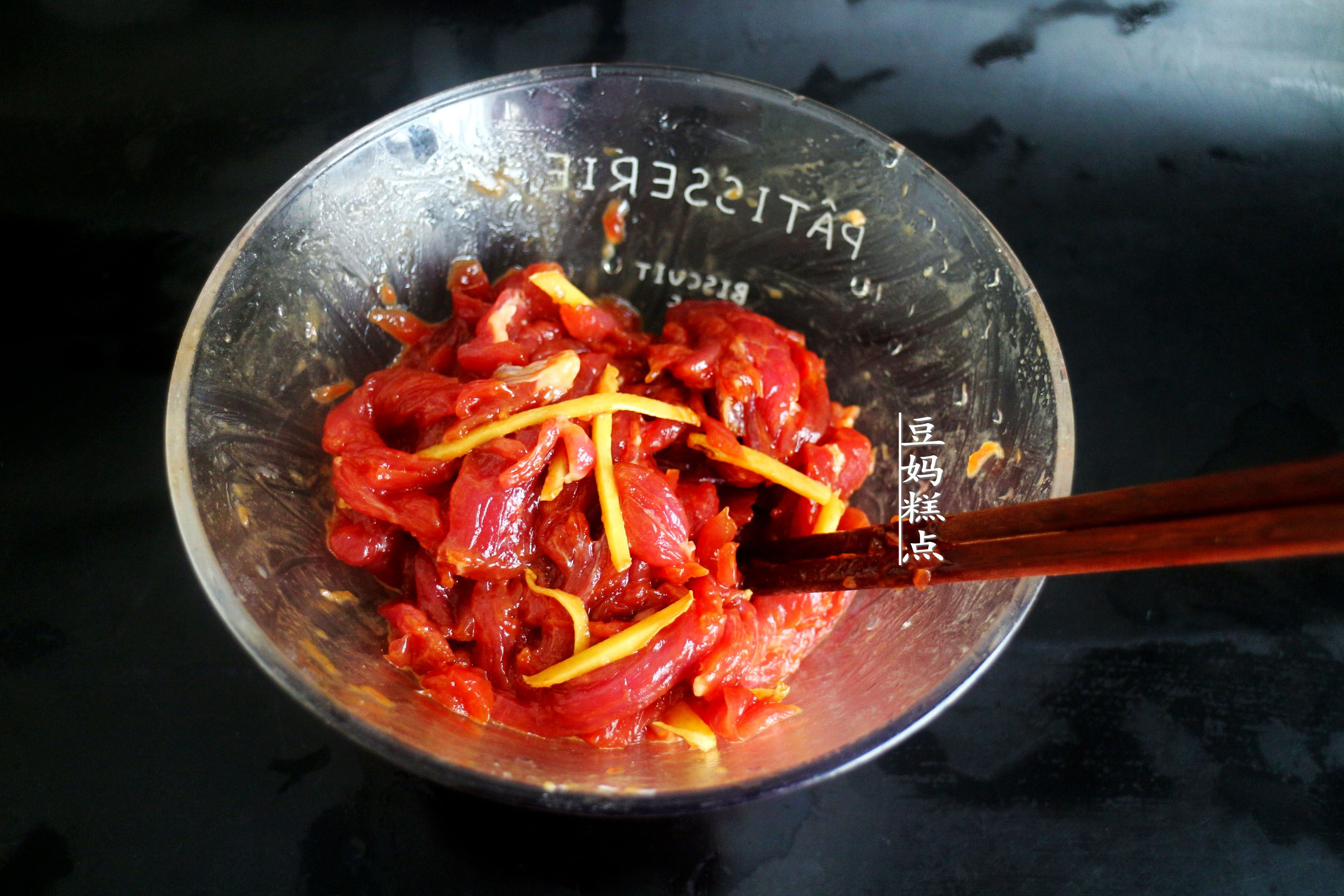 經典廣式牛肉粥的做法，只需10分鐘，肉嫩粥滑