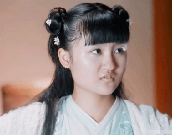 她14岁时出演《花千骨》,结果却被网友吐槽:最