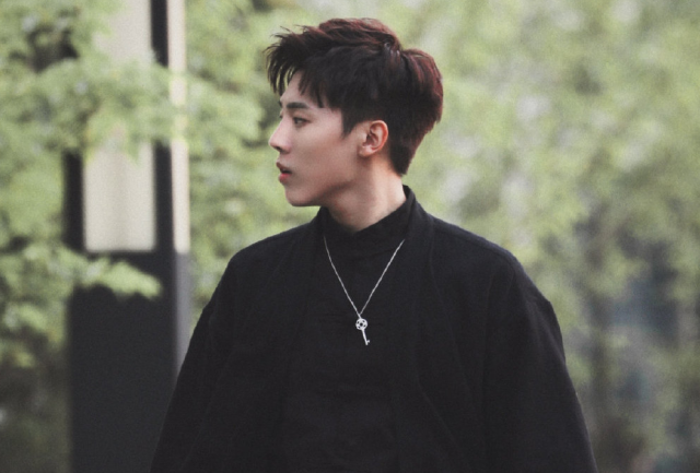 恋情|高嘉朗公开恋情曾多次称自己单身 评论区却翻车了