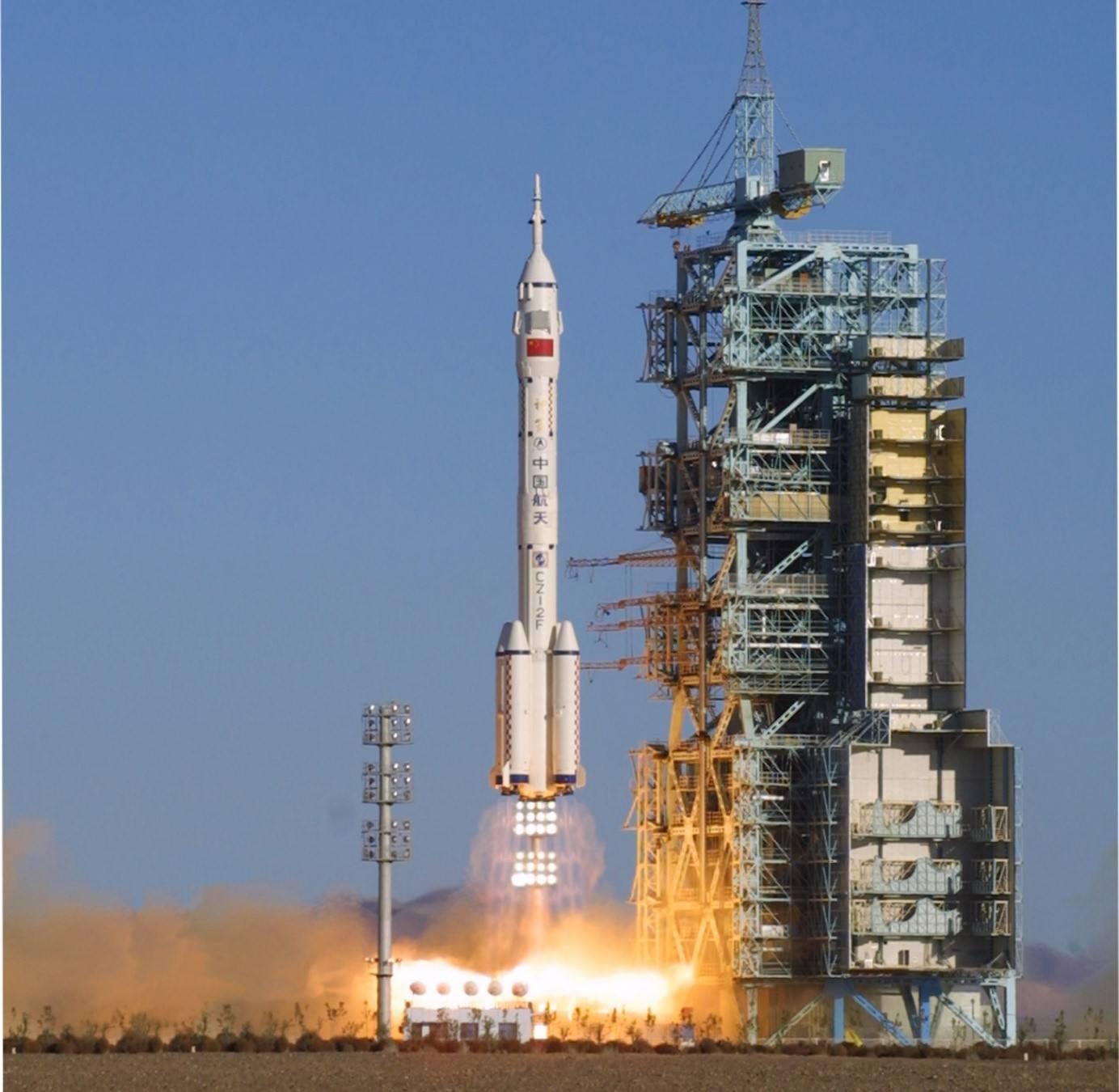 美国开始全力遏制中国崛起，该如何应对？金灿