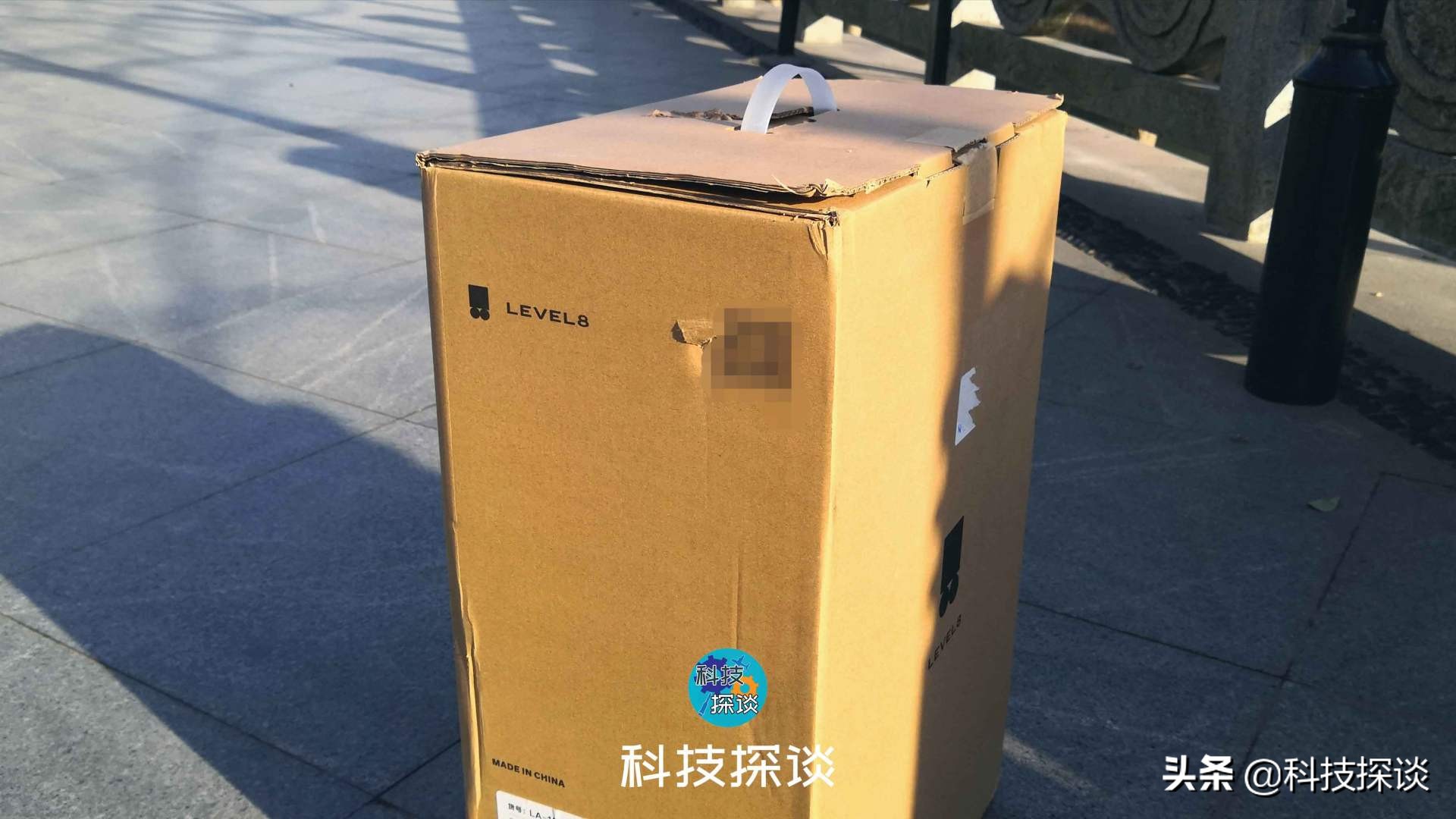 国货把背包的便捷性带进行李箱，让笔记本轻松放置，手机快捷充电