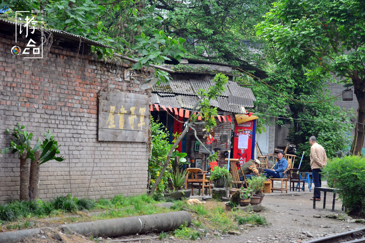 重庆菜园坝站的“绿皮公交”，2块钱登上5612，10分钟抵达黄桷坪