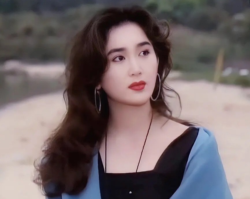 嫁入豪門不生娃，36歲靠“蘇妲己”翻紅，如今美麗依舊