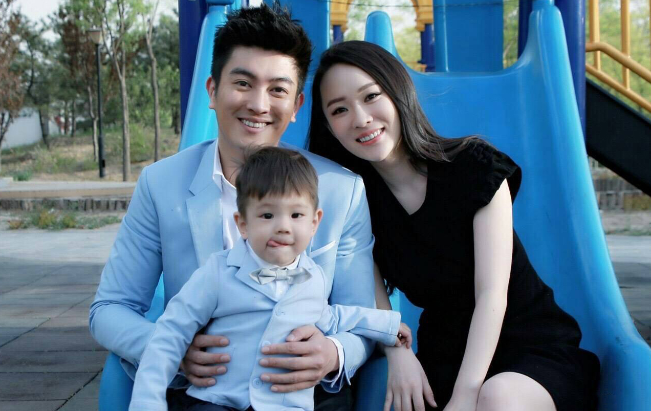 結婚8年的霍思燕杜江，憑何把7歲嗯哼變成了懂事的“電燈泡”？