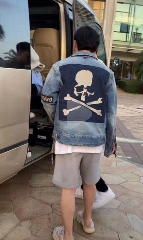 王思聪庆生，游艇飞机配前女友排场超前，他穿