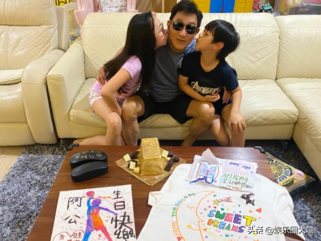 本以为吴尊颜值不错，看见他爸爸，才知道什么是妈妈拯救了银河系