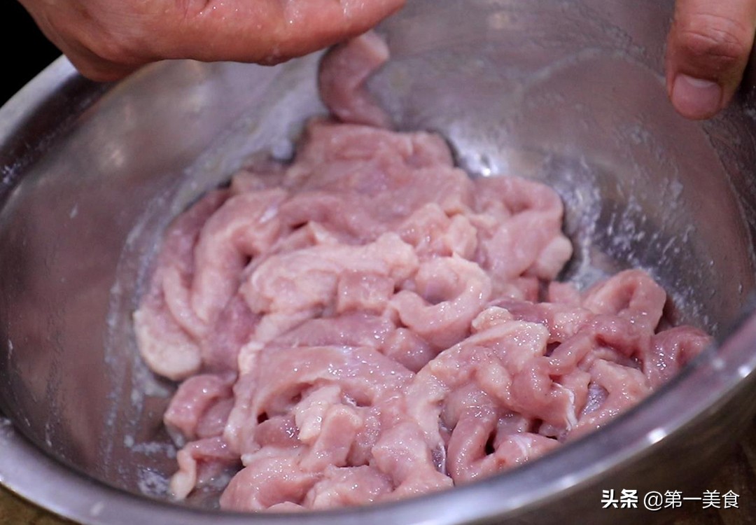 图片[3]-河南厨师长教你做地道酸汤小酥肉 软嫩不柴有窍门 酸爽可口-起舞食谱网
