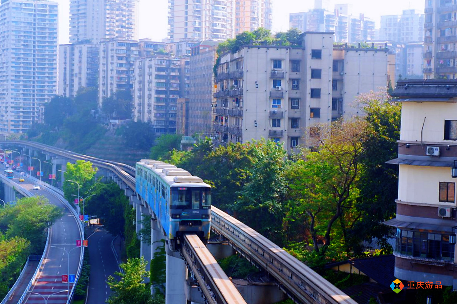 重庆李子坝轨道列车噪音扰民吗？实测18楼民宿，汽车声音更大
