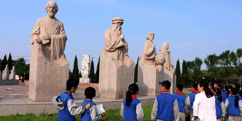 山東省棗莊市薛城區(qū)龍?zhí)秾?shí)驗(yàn)學(xué)校開展棗莊歷史文化(圖4) 山東省棗莊市薛城區(qū)龍?zhí)秾?shí)驗(yàn)學(xué)校開展棗莊歷史文化(圖4)