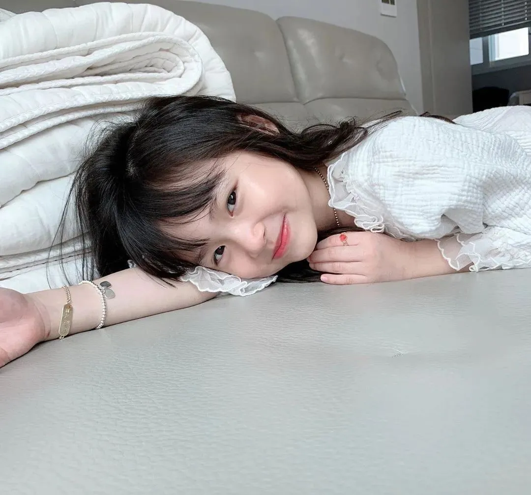 ​8岁女童“撞脸”宋慧乔，靠穿搭圈粉23万！谁规定小孩只能幼稚