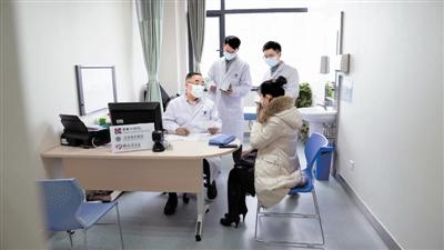 接诊20余位曾感染新冠肺炎医护人员 提供中医药康复指导