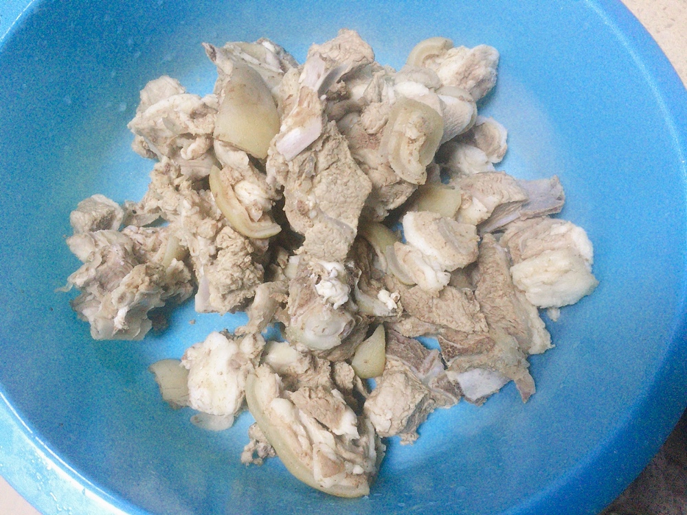 清炖羊肉时，花椒大料别乱放，牢记4点，汤汁奶白鲜美，不腥不膻