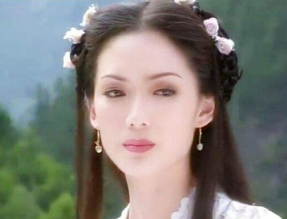 最美何仙姑郑秀珍：被骗光财产后开保健中心，