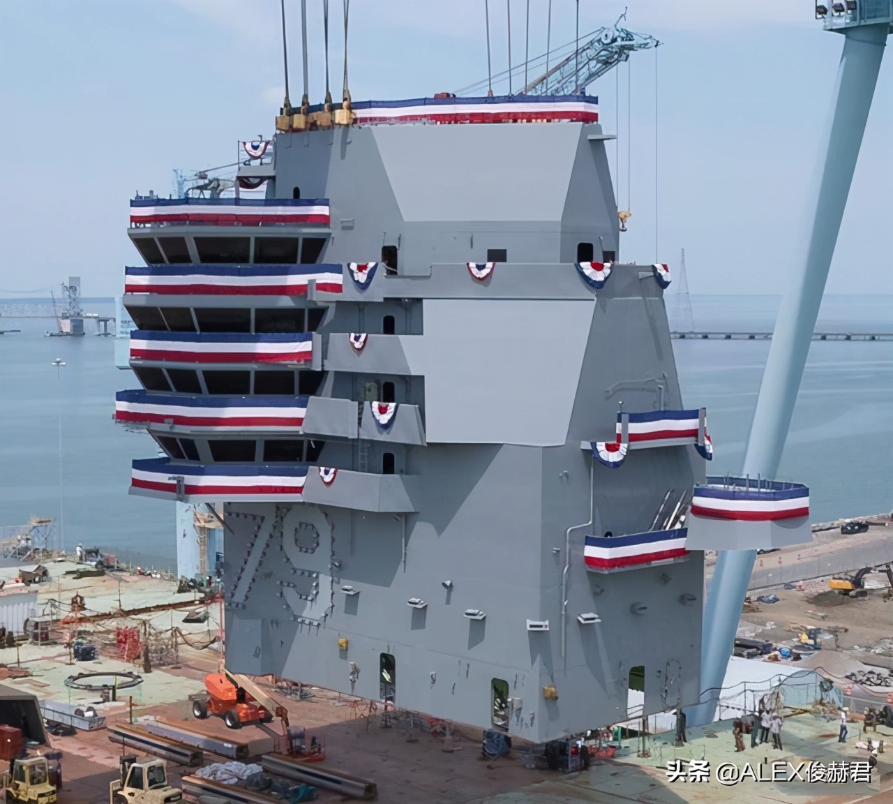 全球最强航母将交付：12万吨75架舰载机，问题和