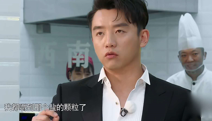 《奔跑吧》品尝自制黑暗料理，沙溢吃的最实在