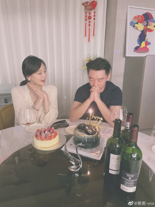 苗苗与郑恺婚后首拍婚纱大片，穿白纱秀美背，身材气质绝美无比