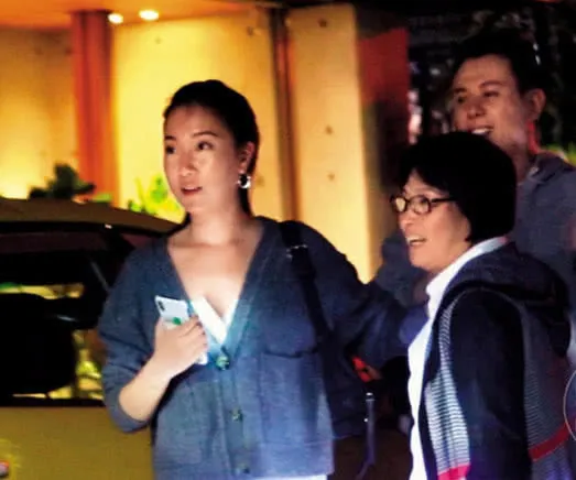 杨祐宁来了个未婚先孕，果然立flag就是要被打脸的