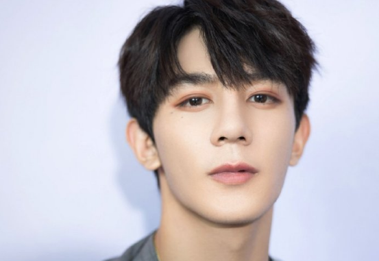 恋情曝光却资源不断 对比周震南 夏之光才是r1se的 皇族 娱乐 蛋蛋赞